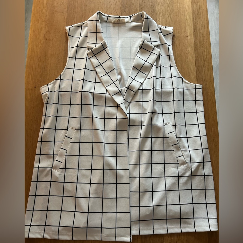MELLODAY Cream and Black Grid Pattern Top